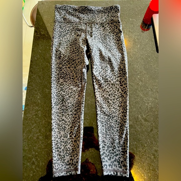 GapFit Grey Leopard Leggings Size S - Picture 2 of 3